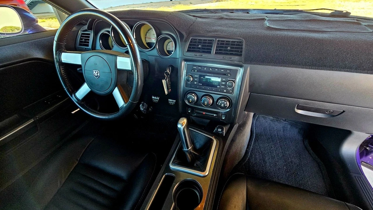 2010 Dodge Challenger 3rd Gen - Image 7 of 12