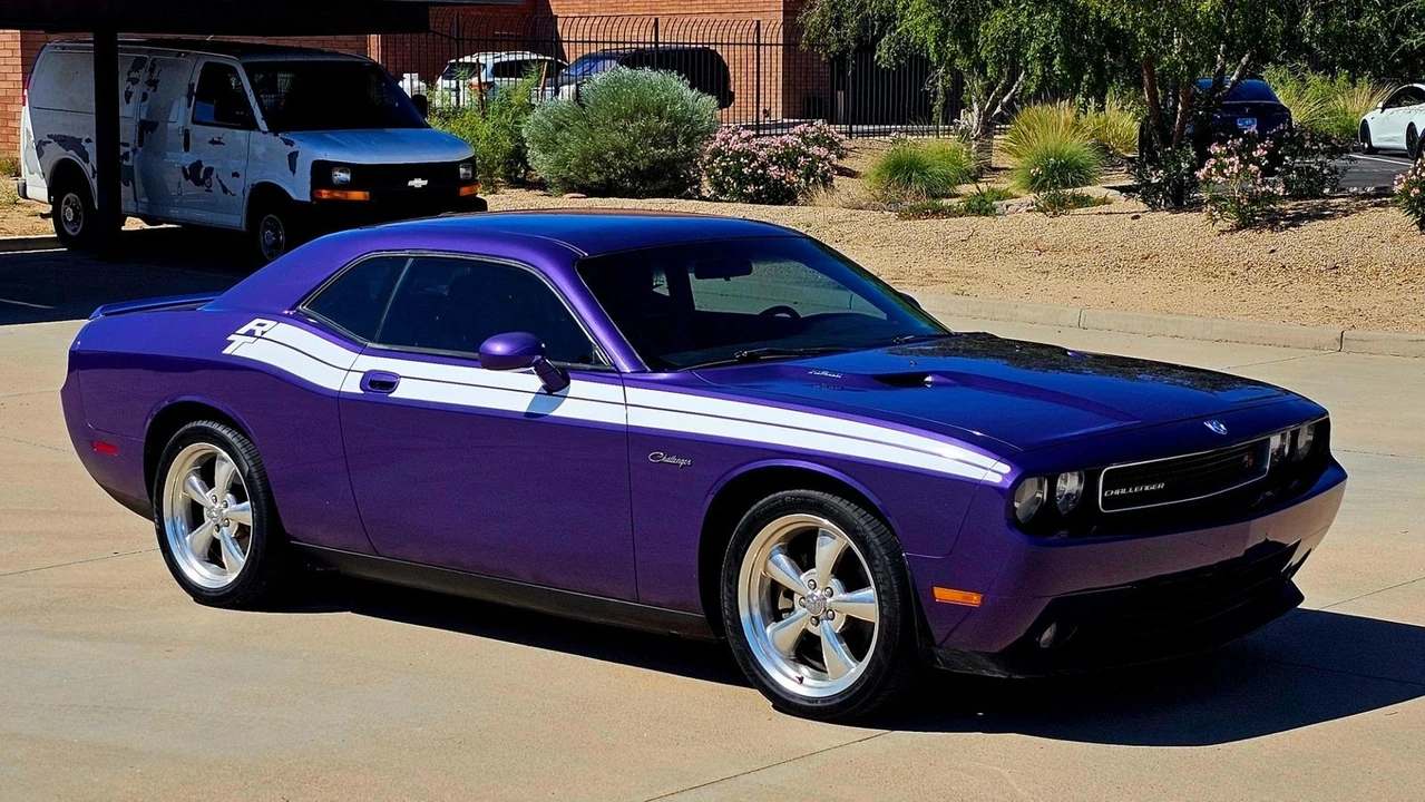 2010 Dodge Challenger 3rd Gen - Image 3 of 12