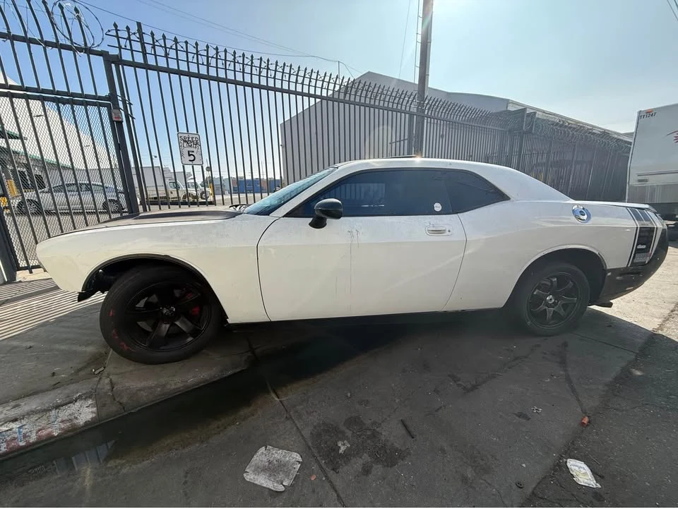 2010 Dodge Challenger 3rd Gen - Image 2 of 3
