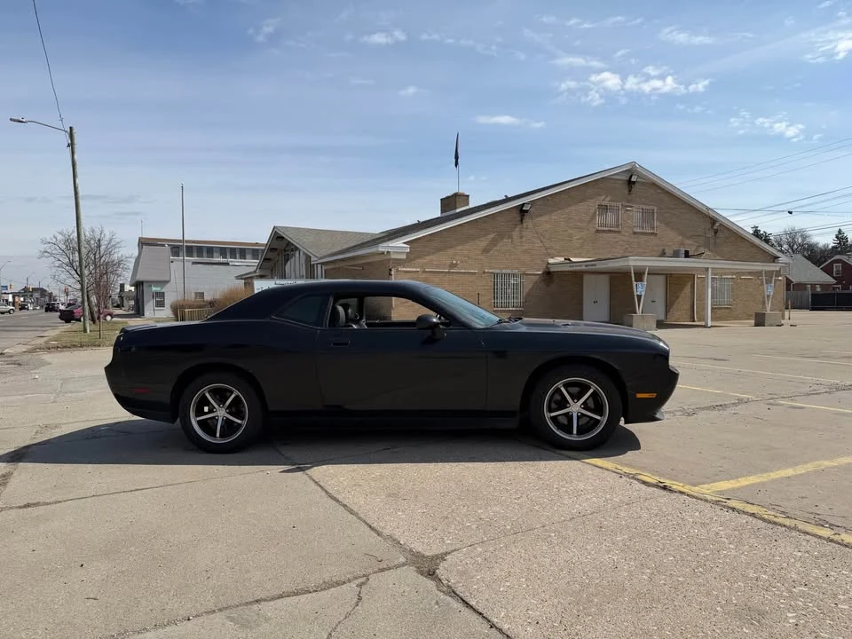 2010 Dodge Challenger 3rd Gen - Image 7 of 19