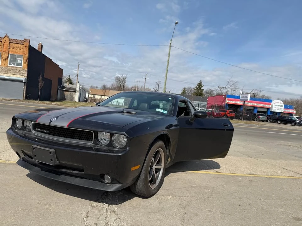 2010 Dodge Challenger 3rd Gen - Image 17 of 19