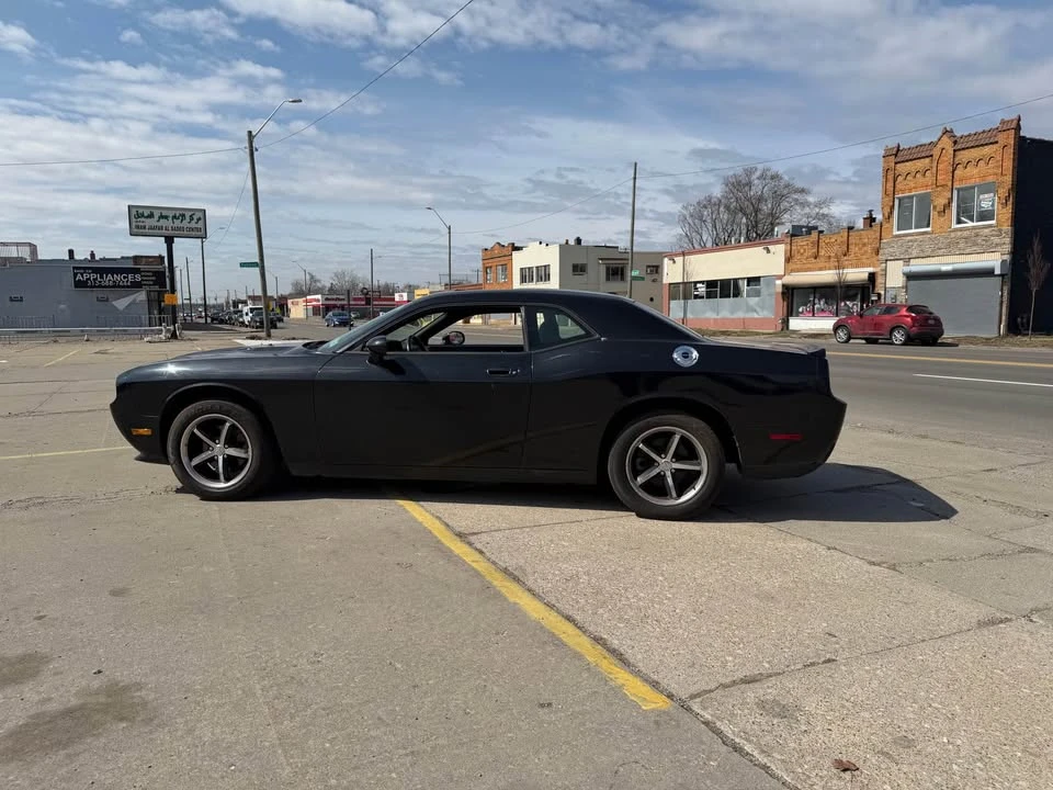 2010 Dodge Challenger 3rd Gen - Image 8 of 19