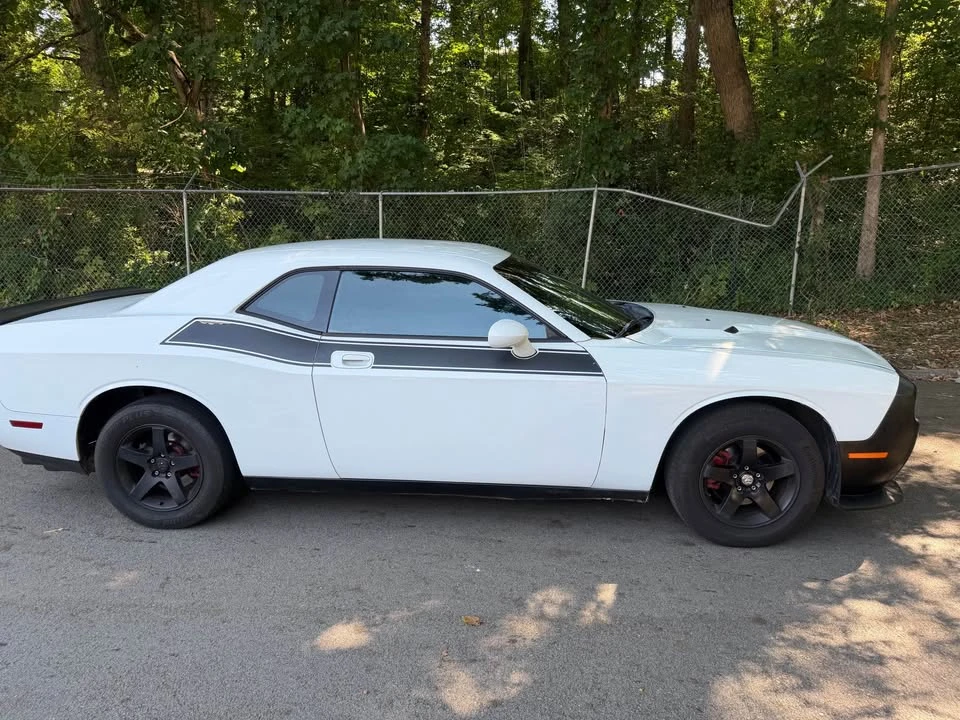 2010 Dodge Challenger 3rd Gen - Image 4 of 8