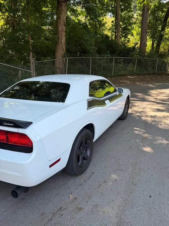 2010 Dodge Challenger 3rd Gen - Image 3 of 8