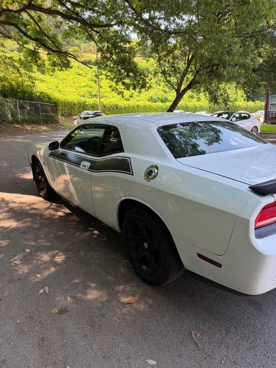 2010 Dodge Challenger 3rd Gen - Image 2 of 8