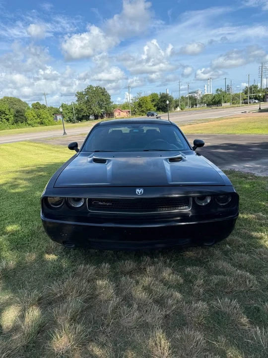 2010 Dodge Challenger 3rd Gen - Image 2 of 8
