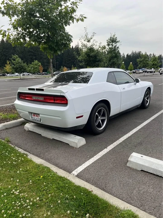 2010 Dodge Challenger 3rd Gen - Image 5 of 9