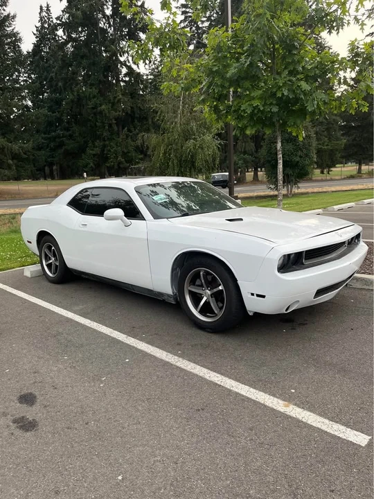 2010 Dodge Challenger 3rd Gen - Image 2 of 9