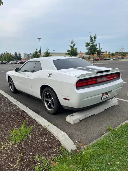 2010 Dodge Challenger 3rd Gen - Image 6 of 9