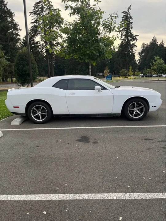 2010 Dodge Challenger 3rd Gen - Image 4 of 9