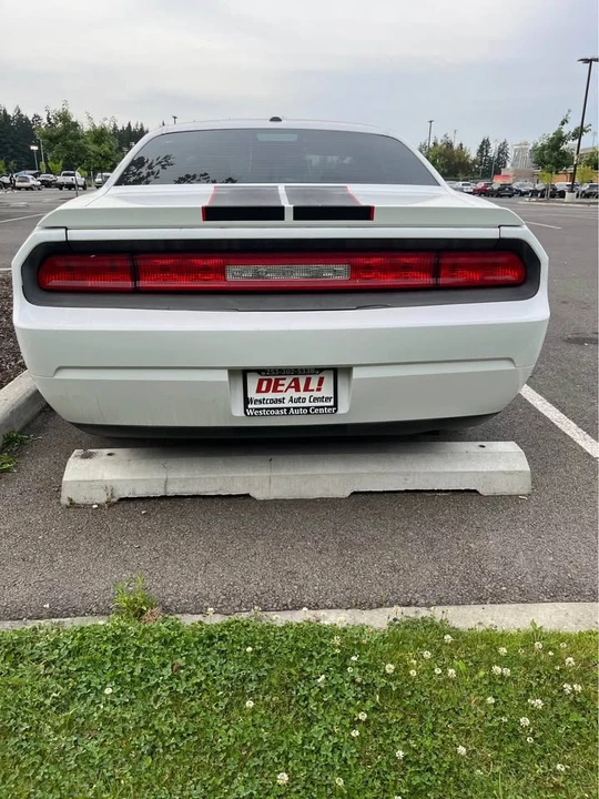 2010 Dodge Challenger 3rd Gen - Image 7 of 9