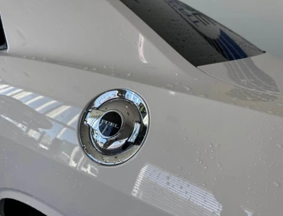 2010 Dodge Challenger 3rd Gen - Image 15 of 16