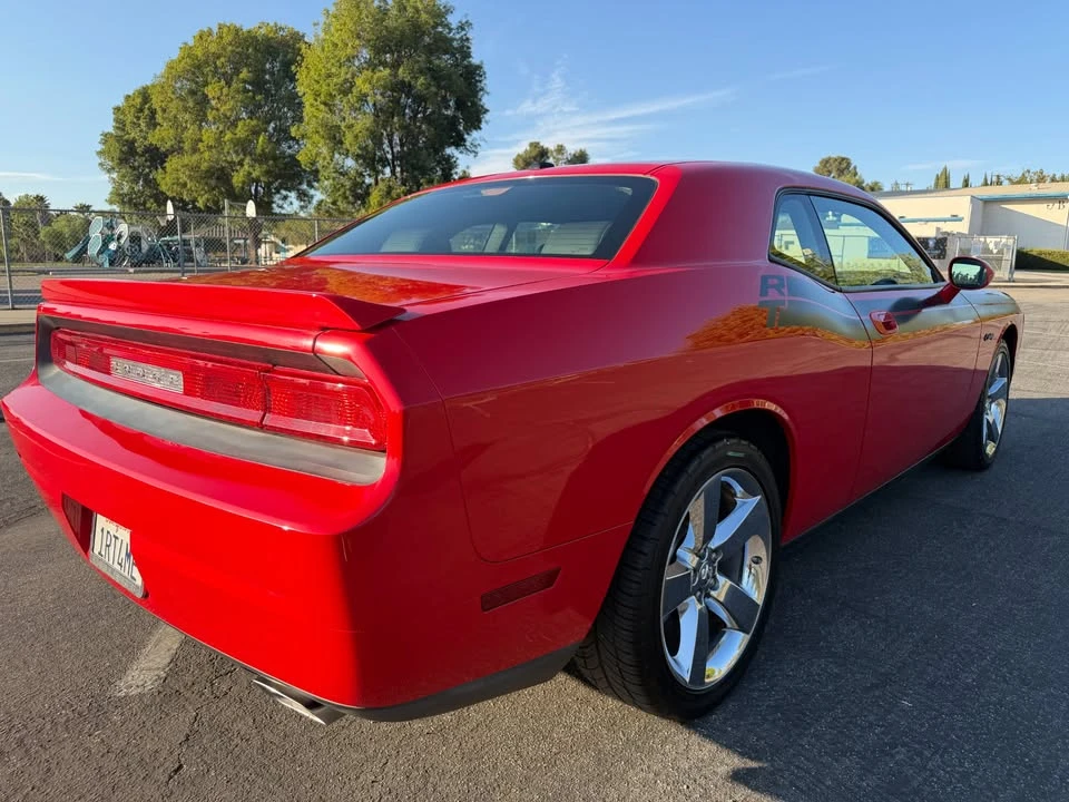 2010 Dodge Challenger 3rd Gen - Image 7 of 8