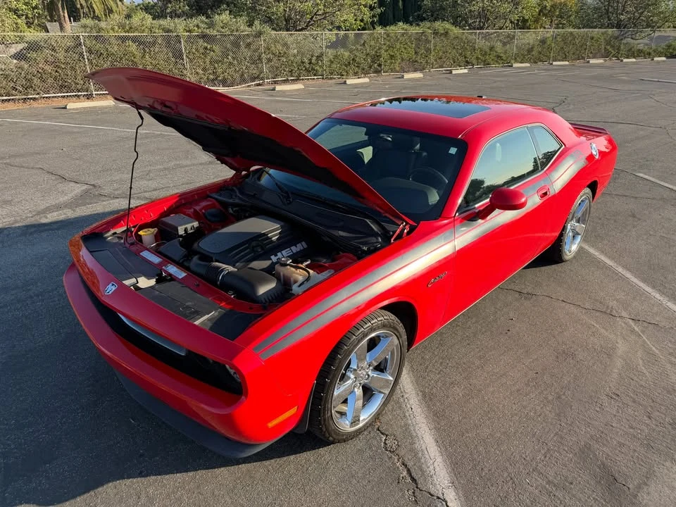 2010 Dodge Challenger 3rd Gen - Image 2 of 8