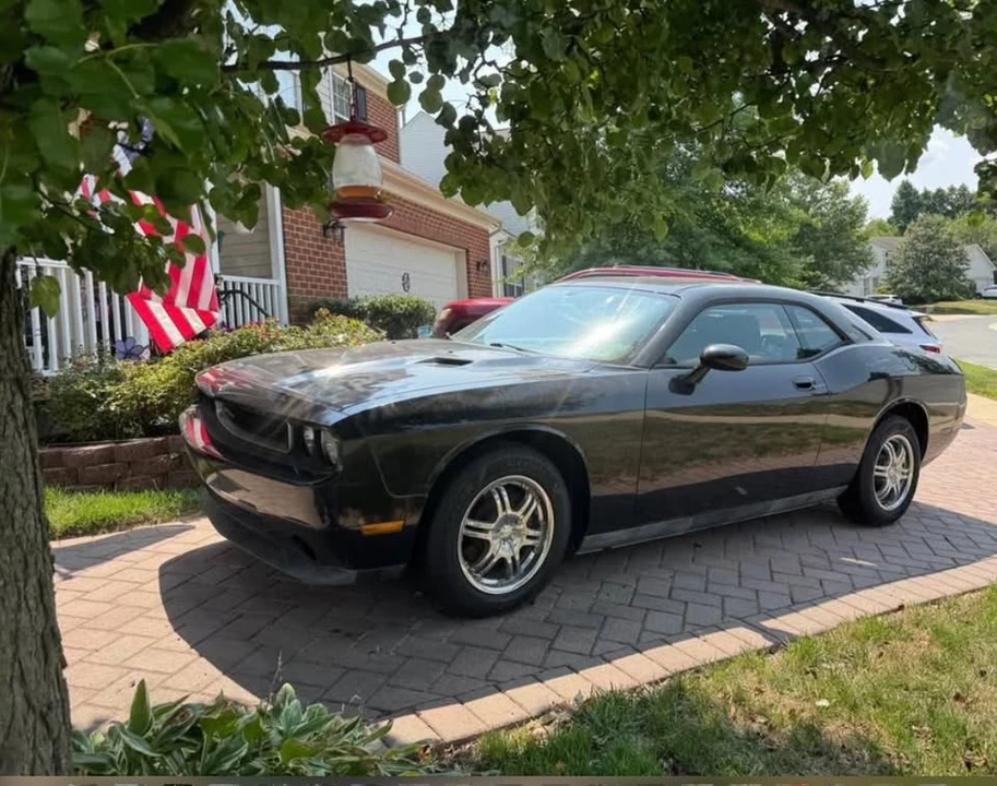 2010 Dodge Challenger 3rd Gen - Image 2 of 12