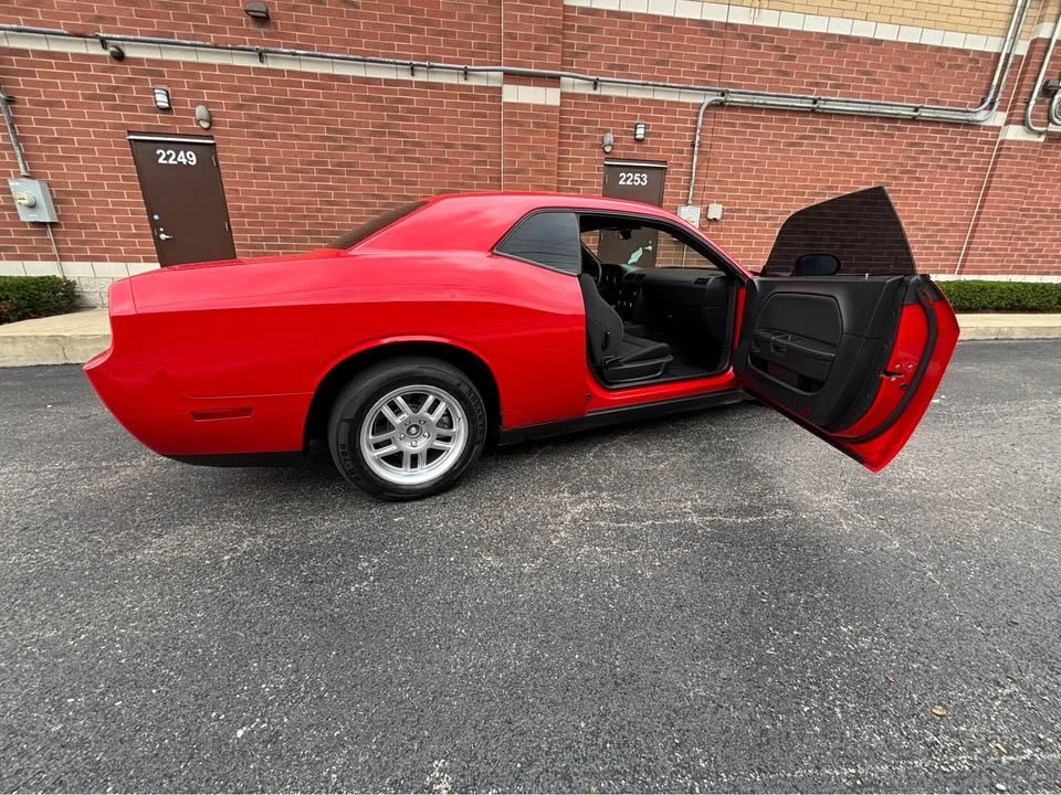 2010 Dodge Challenger 3rd Gen - Image 10 of 15