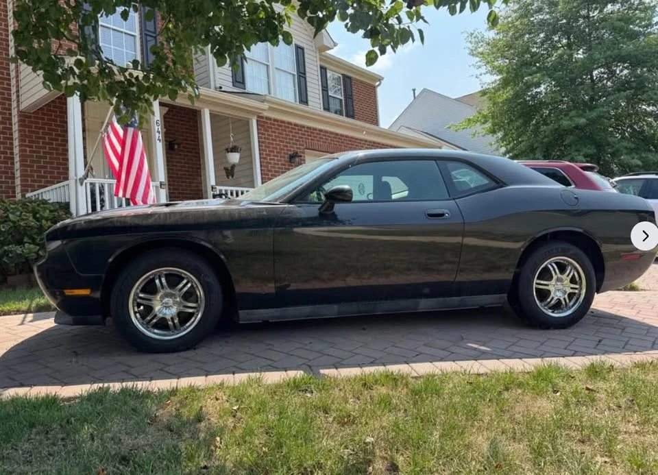 2010 Dodge Challenger 3rd Gen - Image 4 of 12