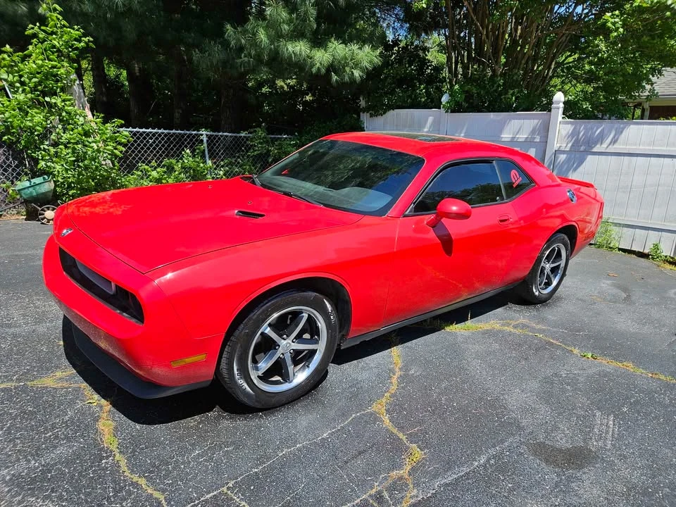 2010 Dodge Challenger 3rd Gen - Image 2 of 9