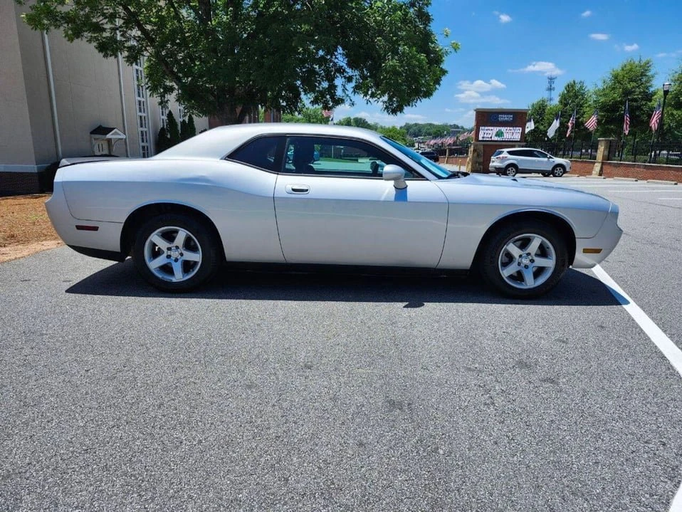 2010 Dodge Challenger 3rd Gen - Image 14 of 16