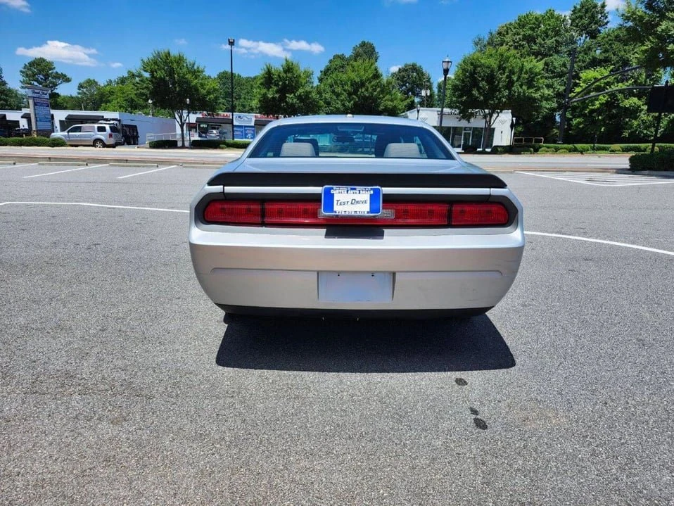 2010 Dodge Challenger 3rd Gen - Image 10 of 16