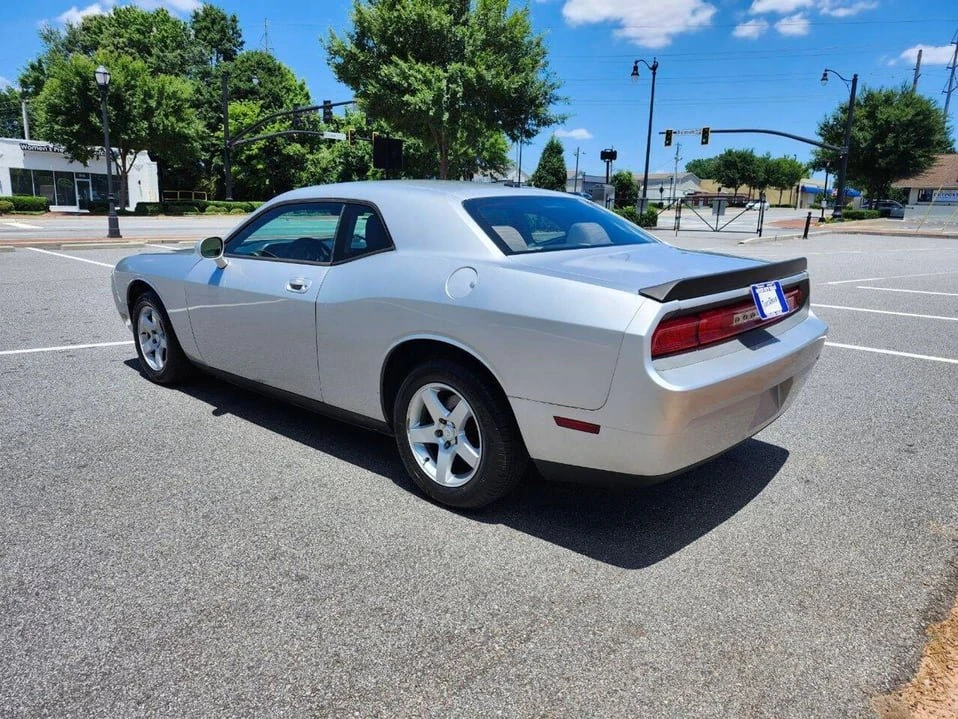 2010 Dodge Challenger 3rd Gen - Image 13 of 16
