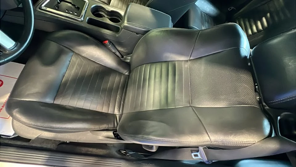 2010 Dodge Challenger 3rd Gen - Image 11 of 17