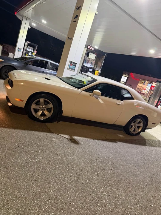 2010 Dodge Challenger 3rd Gen - Image 2 of 7