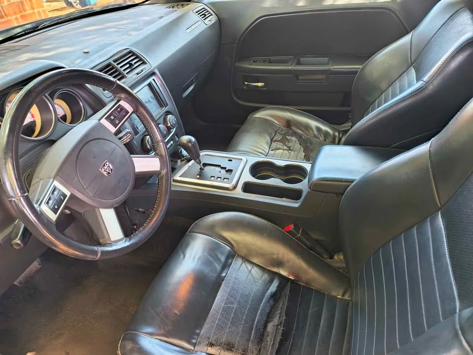 2010 Dodge Challenger 3rd Gen - Image 7 of 10