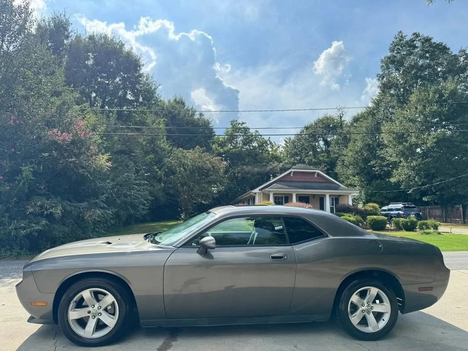 2010 Dodge Challenger 3rd Gen - Image 5 of 15