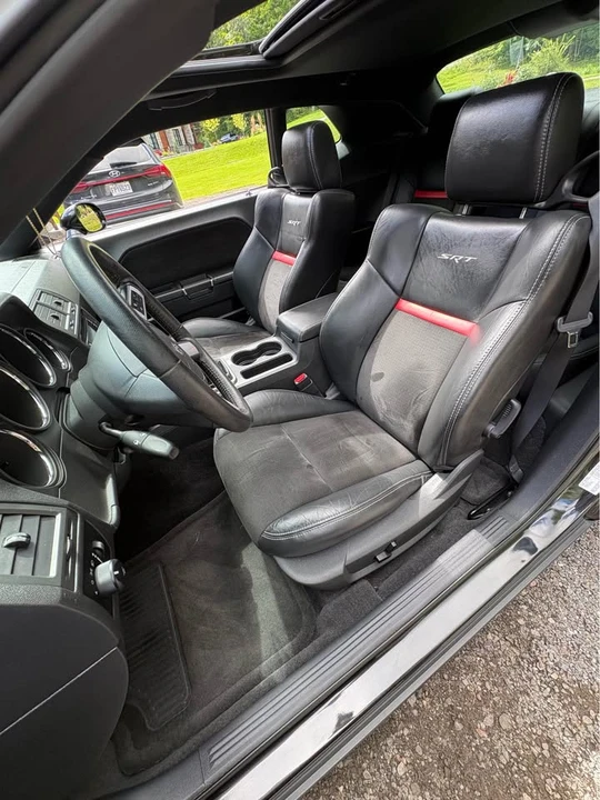 2010 Dodge Challenger 3rd Gen - Image 8 of 9