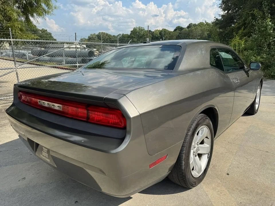 2010 Dodge Challenger 3rd Gen - Image 8 of 15