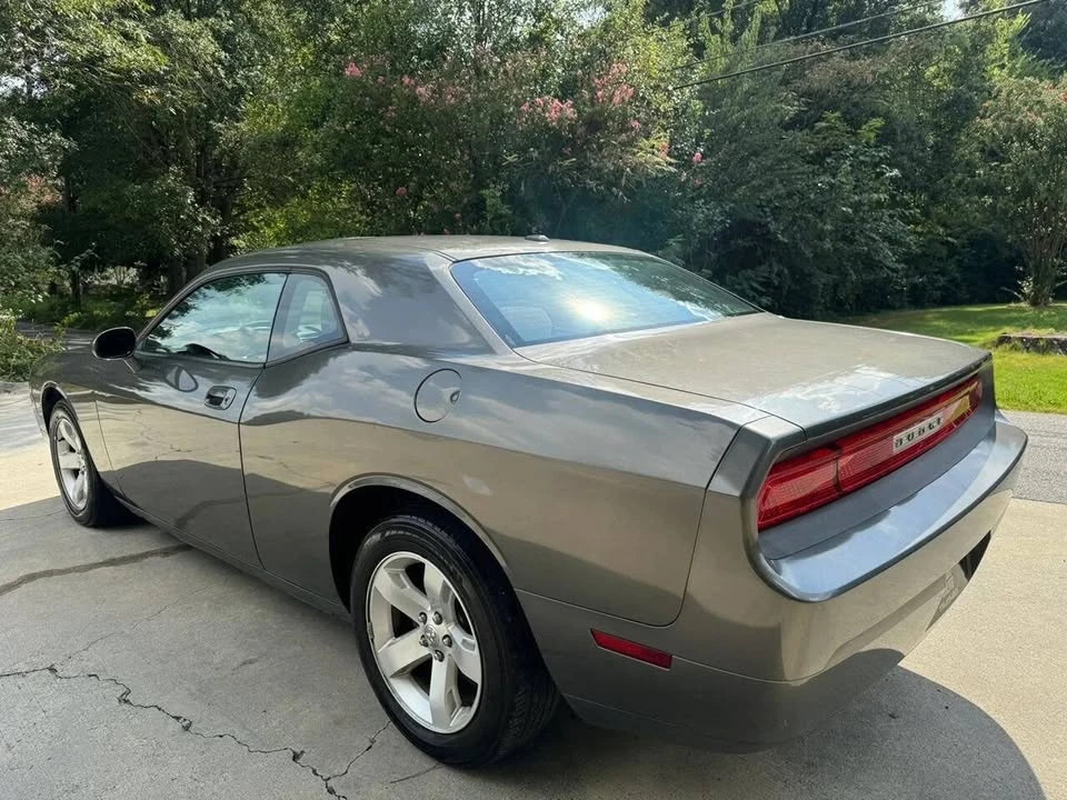 2010 Dodge Challenger 3rd Gen - Image 9 of 15