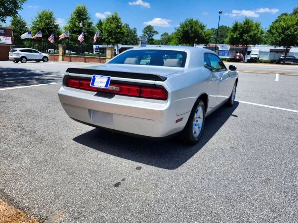 2010 Dodge Challenger 3rd Gen - Image 11 of 16