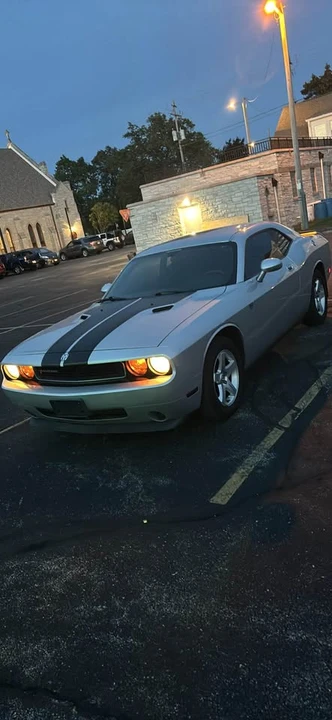 2010 Dodge Challenger 3rd Gen - Image 2 of 9