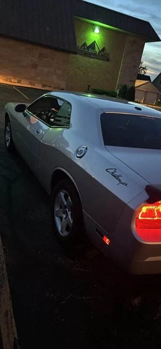 2010 Dodge Challenger 3rd Gen - Image 7 of 9
