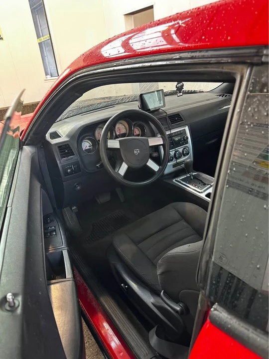 2010 Dodge Challenger 3rd Gen - Image 8 of 11
