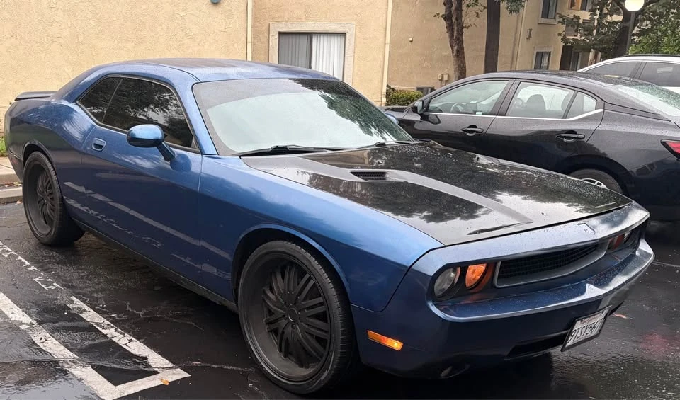 2010 Dodge Challenger 3rd Gen - Image 2 of 3