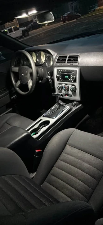 2010 Dodge Challenger 3rd Gen - Image 5 of 9