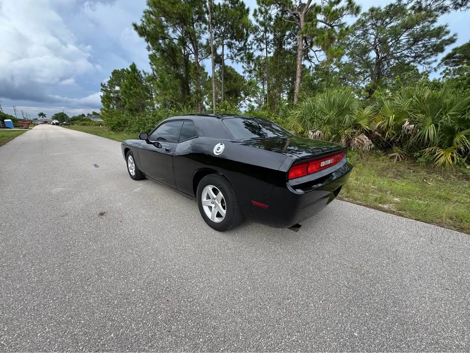 2010 Dodge Challenger 3rd Gen - Image 7 of 11
