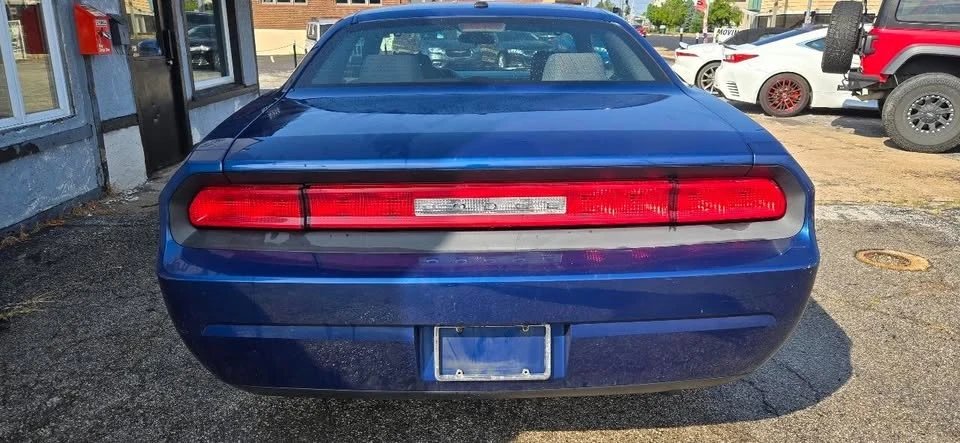 2010 Dodge Challenger 3rd Gen - Image 6 of 9