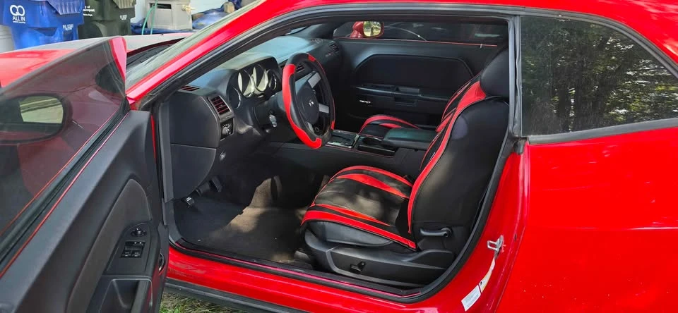 2010 Dodge Challenger 3rd Gen - Image 2 of 7