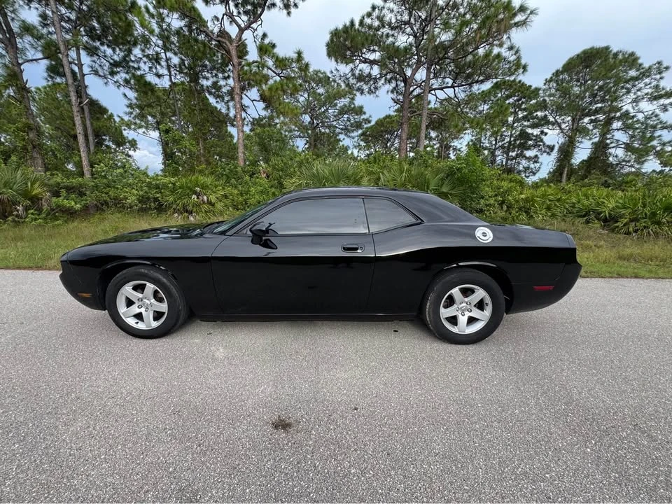 2010 Dodge Challenger 3rd Gen - Image 8 of 11