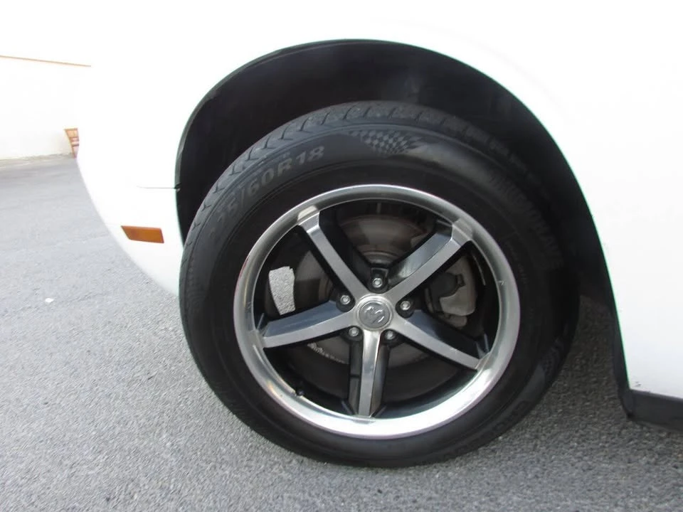 2010 Dodge Challenger 3rd Gen - Image 19 of 20