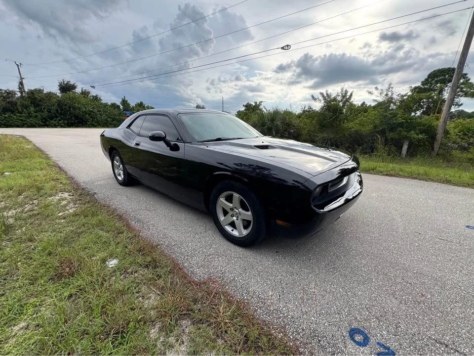 2010 Dodge Challenger 3rd Gen - Image 3 of 11