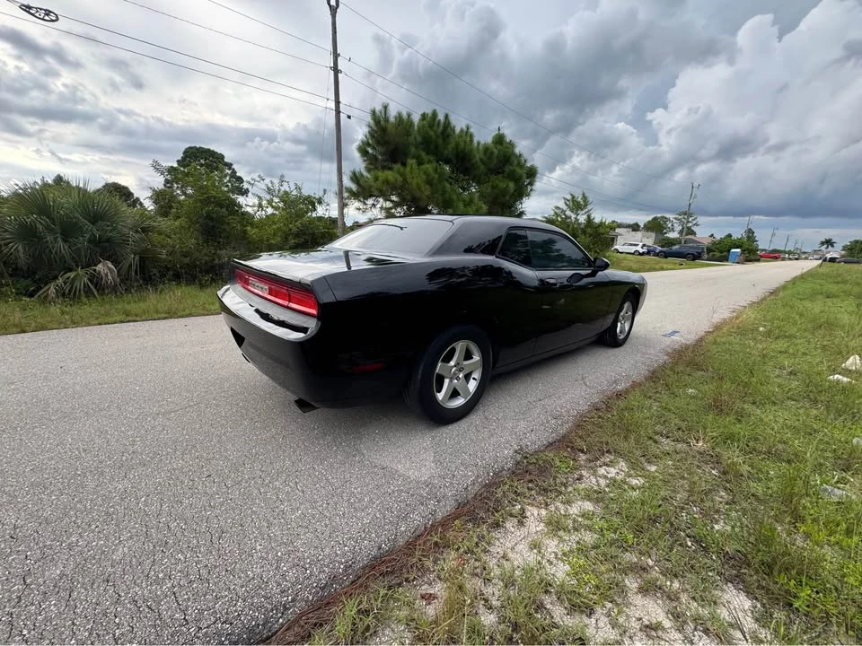 2010 Dodge Challenger 3rd Gen - Image 5 of 11