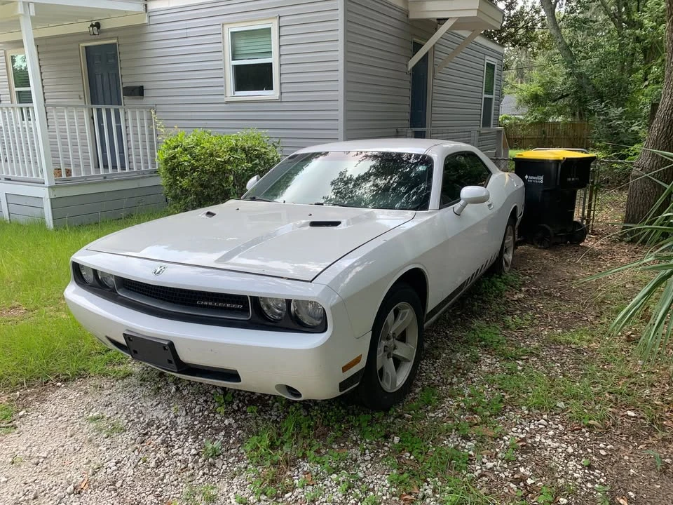 2010 Dodge Challenger 3rd Gen - Image 2 of 8