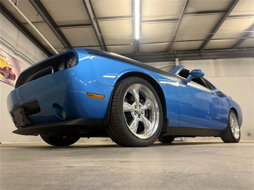 2010 Dodge Challenger 3rd Gen - Image 12 of 31