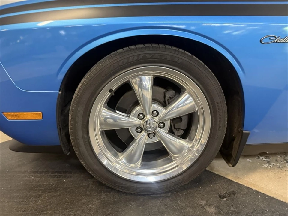 2010 Dodge Challenger 3rd Gen - Image 13 of 31