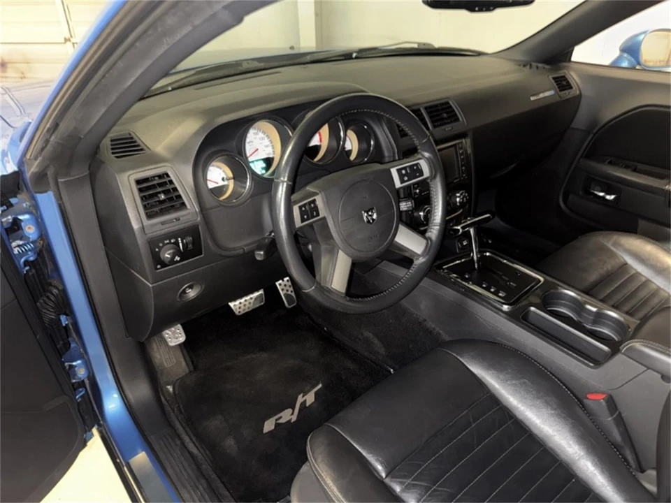 2010 Dodge Challenger 3rd Gen - Image 24 of 31