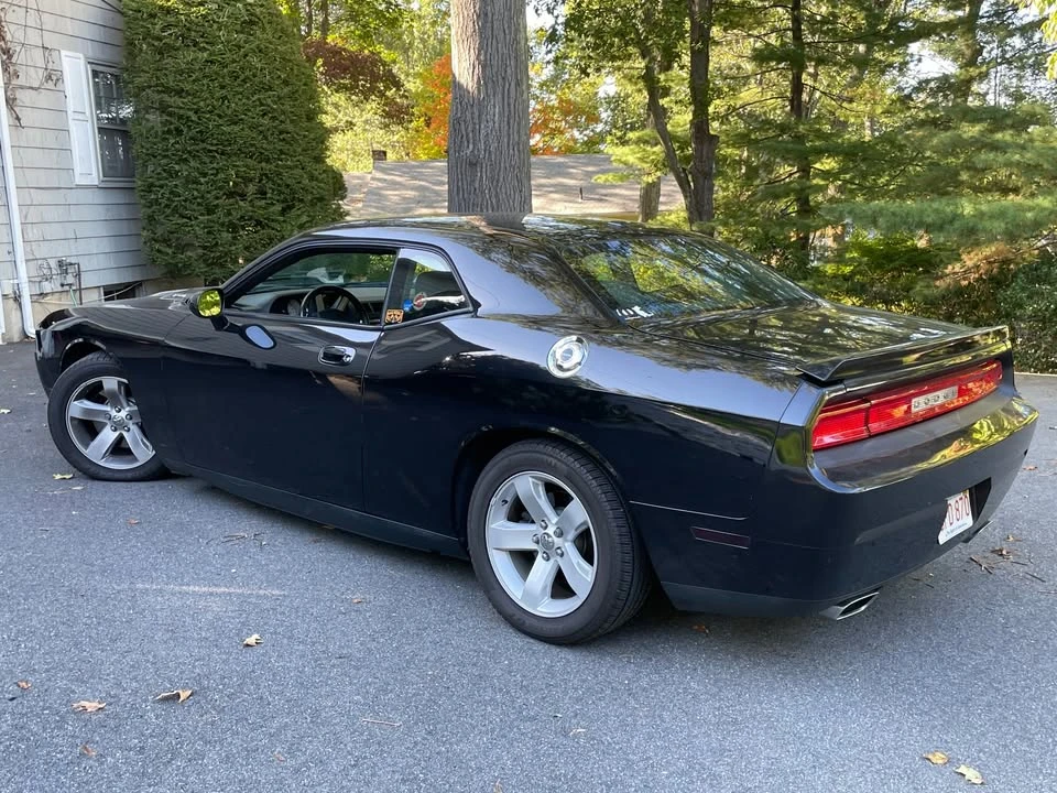 2010 Dodge Challenger 3rd Gen - Image 2 of 7